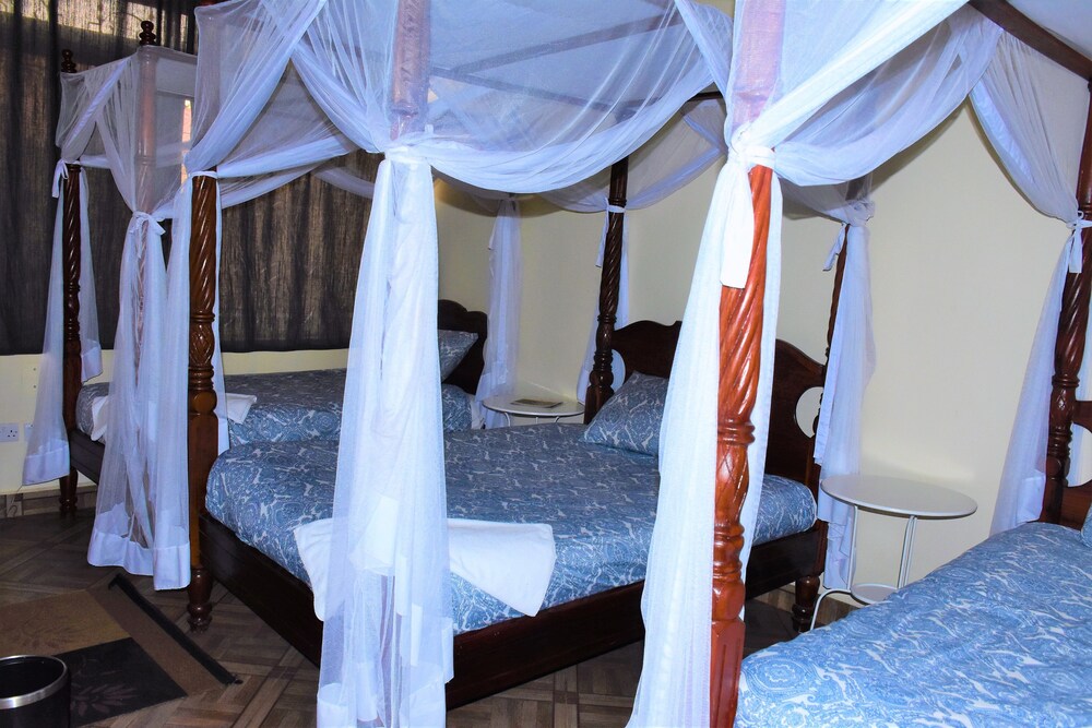 Deluxe Triple Room, 3 Twin Beds, Accessible, Private Bathroom photo 3