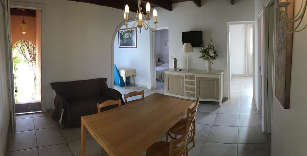 Family Room photo 3
