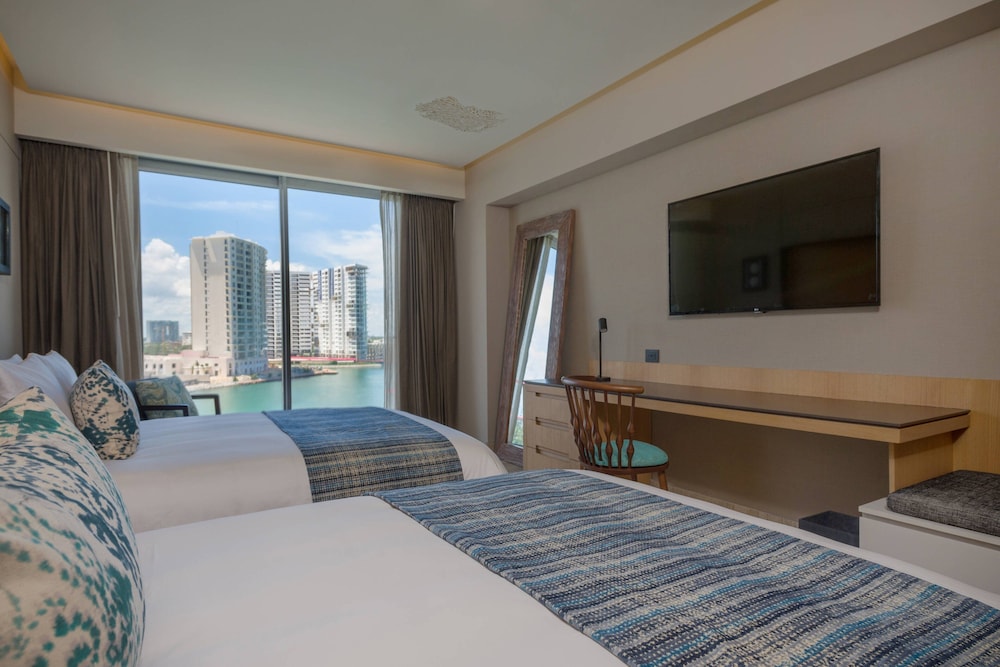 Room, 2 Double Beds, Marina View (Balcony) - Photo 8