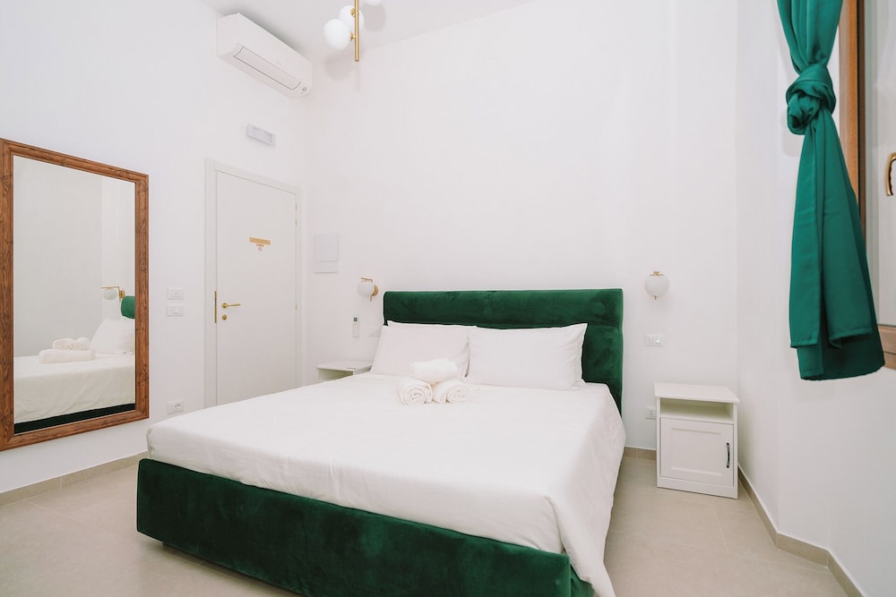 COMFORT DOUBLE ROOM COURTYARD VIEW AIRCONDITIONING PRIVATE BATHROOM(BUTTERFLY)