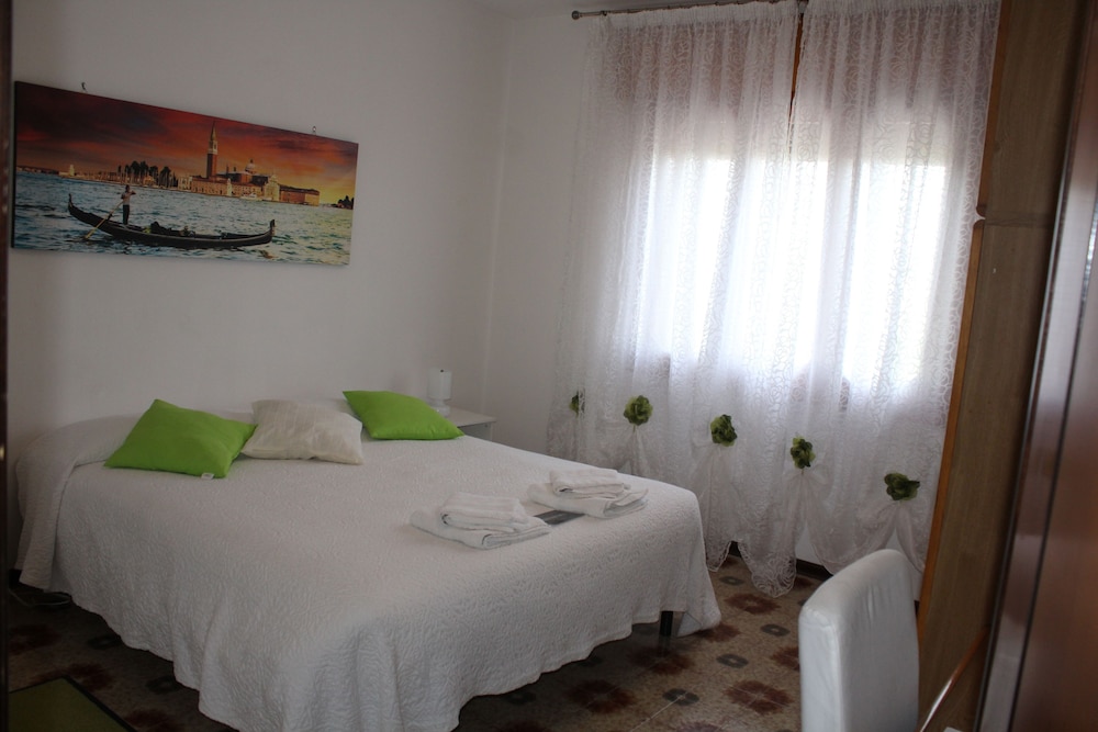 Standard Double Room, Shared Bathroom photo 1