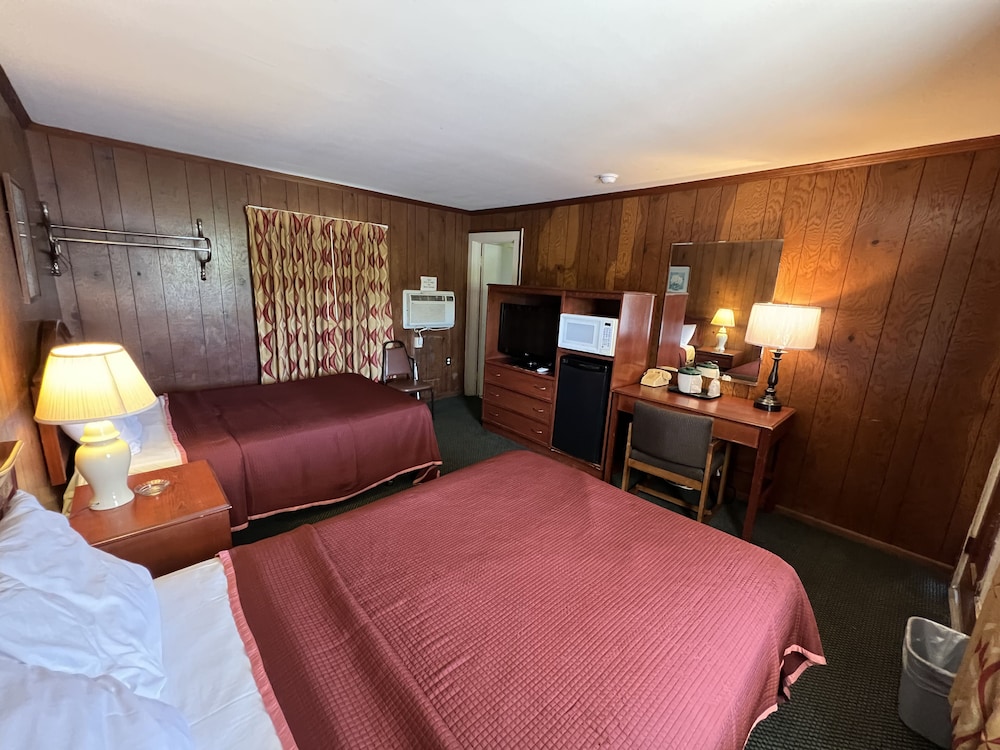 Standard Room, 2 Double Beds, Smoking photo 3