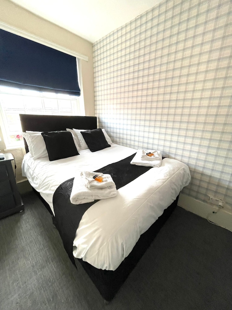 Double Room, Ensuite (Compact - Room 07) photo 3