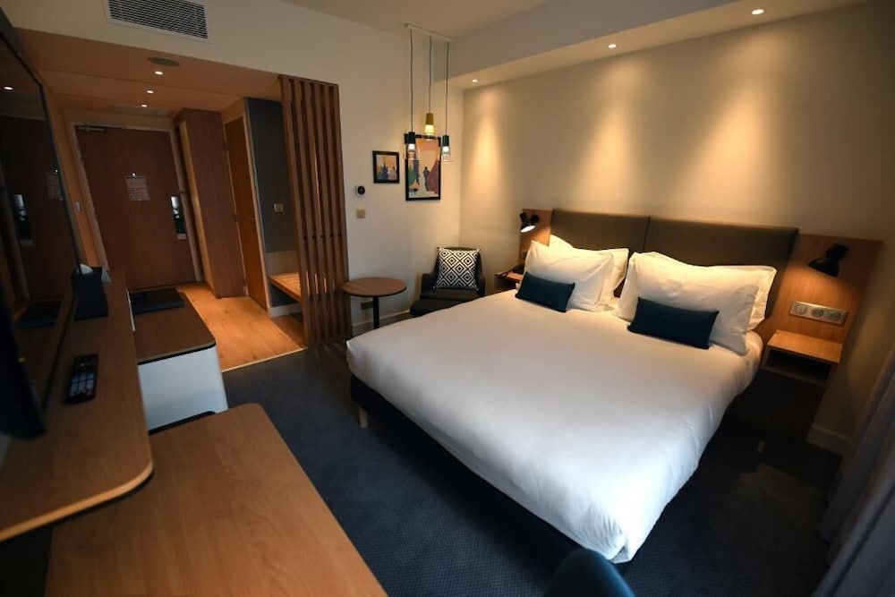 Premium Room, 1 Queen Bed photo 3