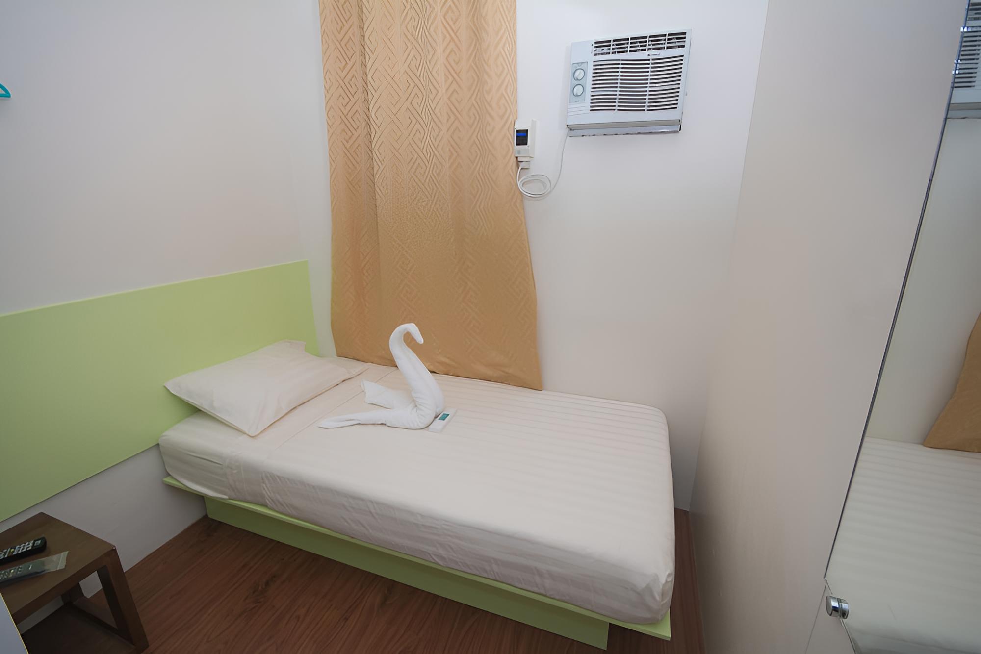 Deluxe Single Room with Private Bathroom photo 1