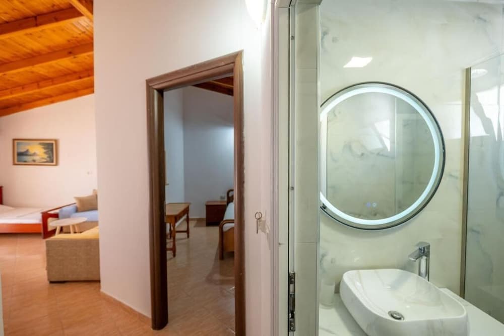 Room, 1 Bedroom, Sea View photo 3