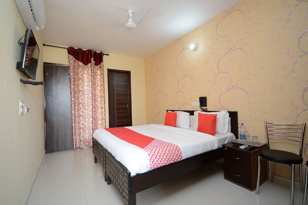Deluxe Double or Twin Room photo 2