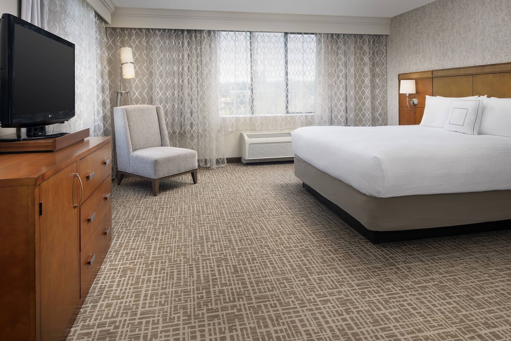 Suite, 1 Bedroom, Corner - Photo 3