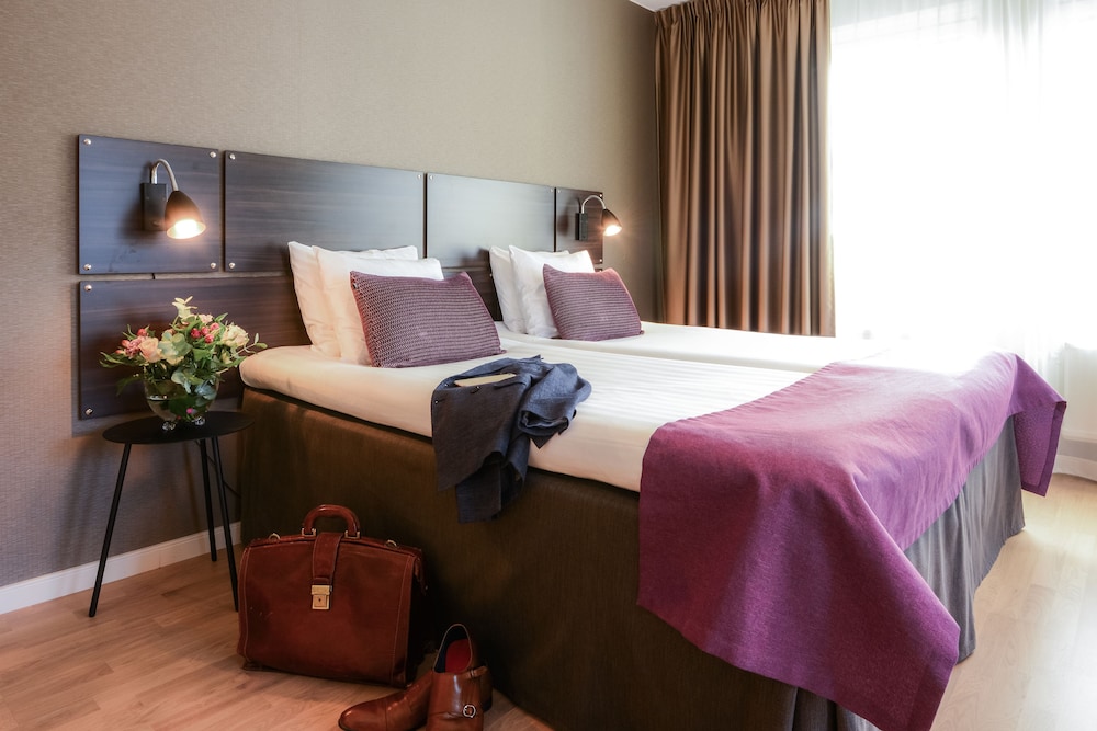 Standard Room, 2 Twin Beds, Non Smoking - Photo 6