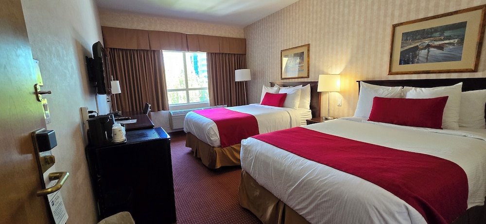 Standard Room, 2 Double Beds, Non Smoking, Refrigerator - Photo 4