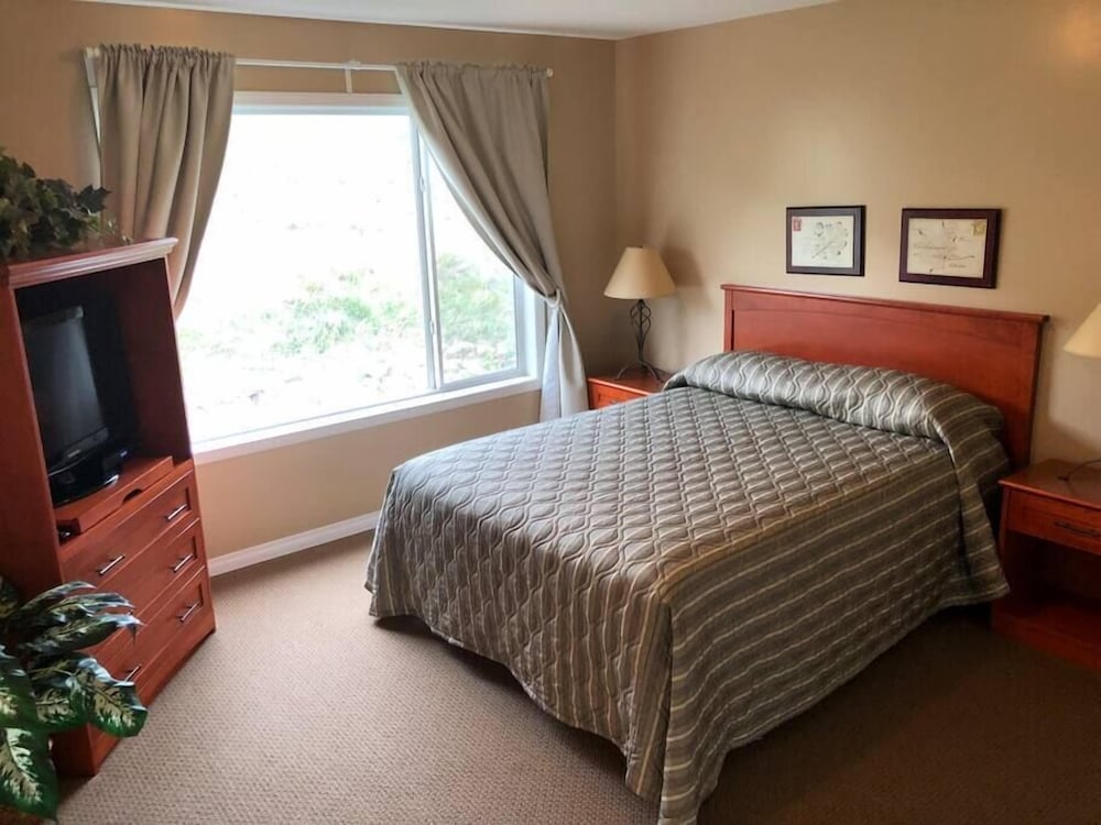 Signature Condo, 2 Bedrooms, Golf View (382) photo 1