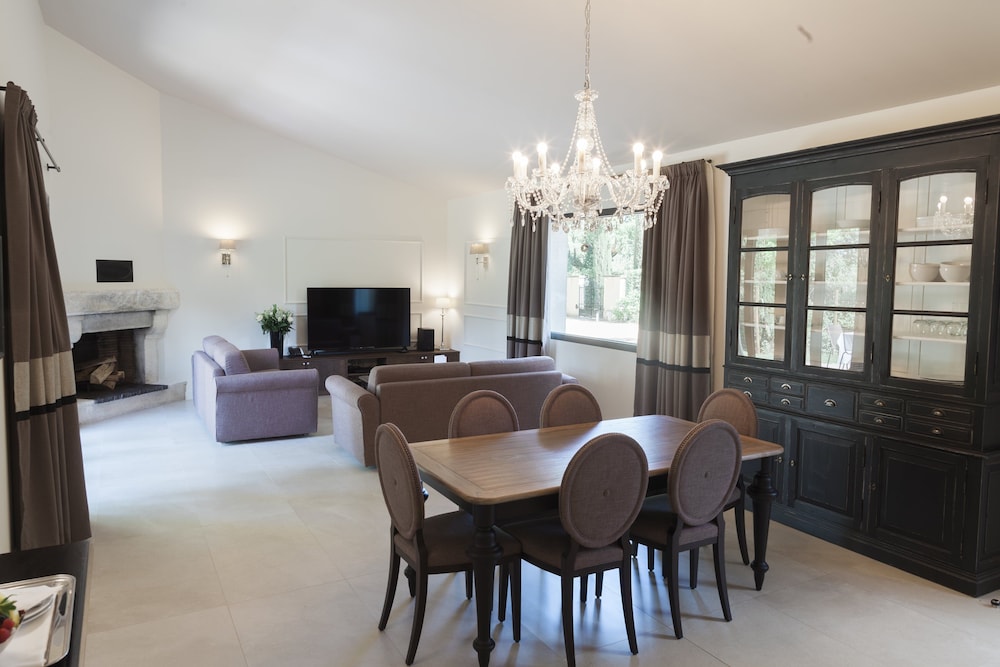 Villa Marie 2 chambres, piscine chauffée et jardin