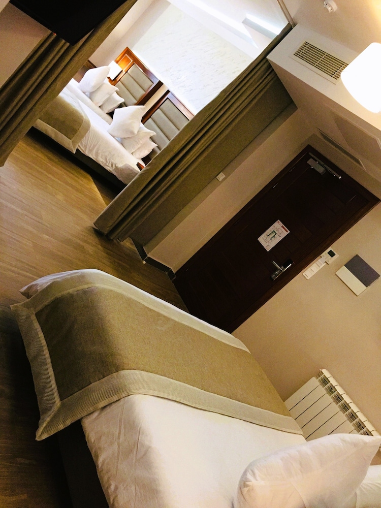 Junior Suite, Multiple Beds photo 1