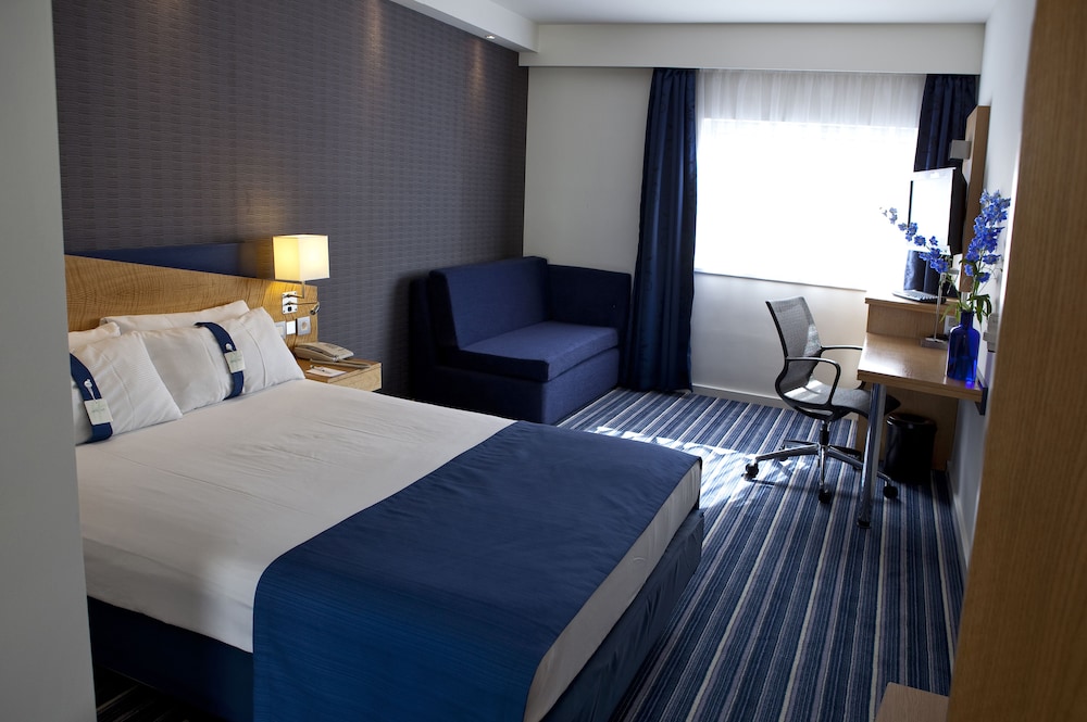 Standard Room, 1 Queen Bed with Sofa bed (Free Breakfast)