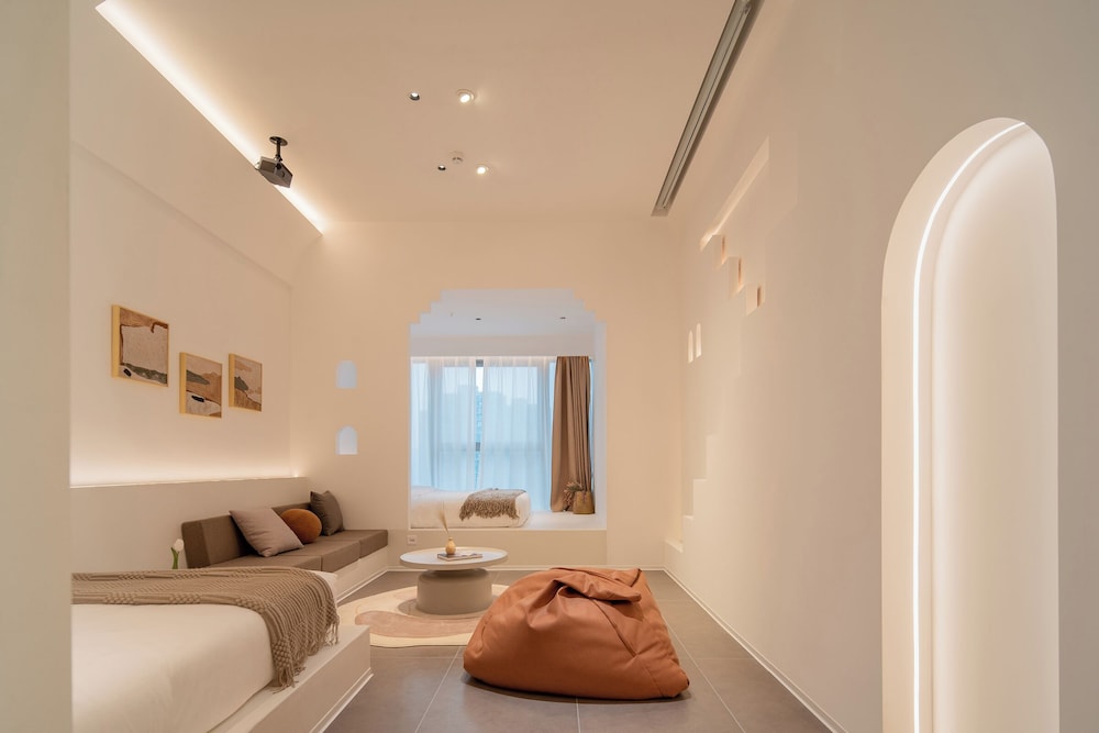 Senior Twin Room, City View