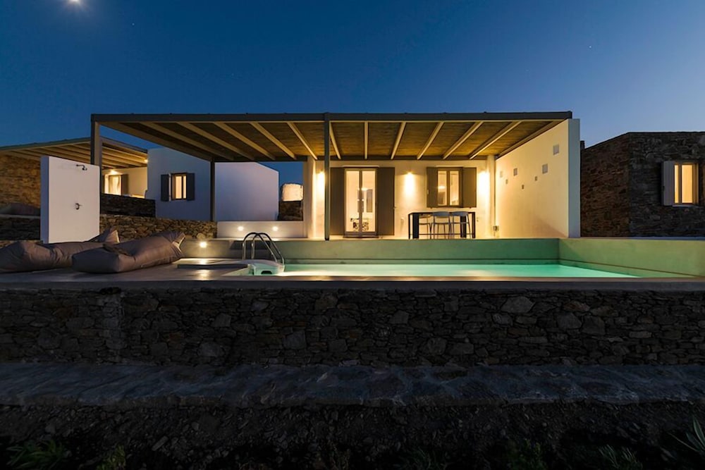 Deluxe Suite, Private Pool, Partial Sea View photo 3