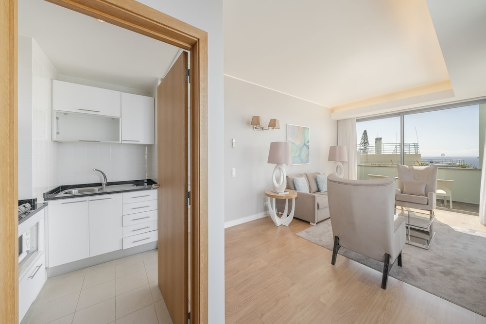 Junior Suite, Sea View thumbnail 6