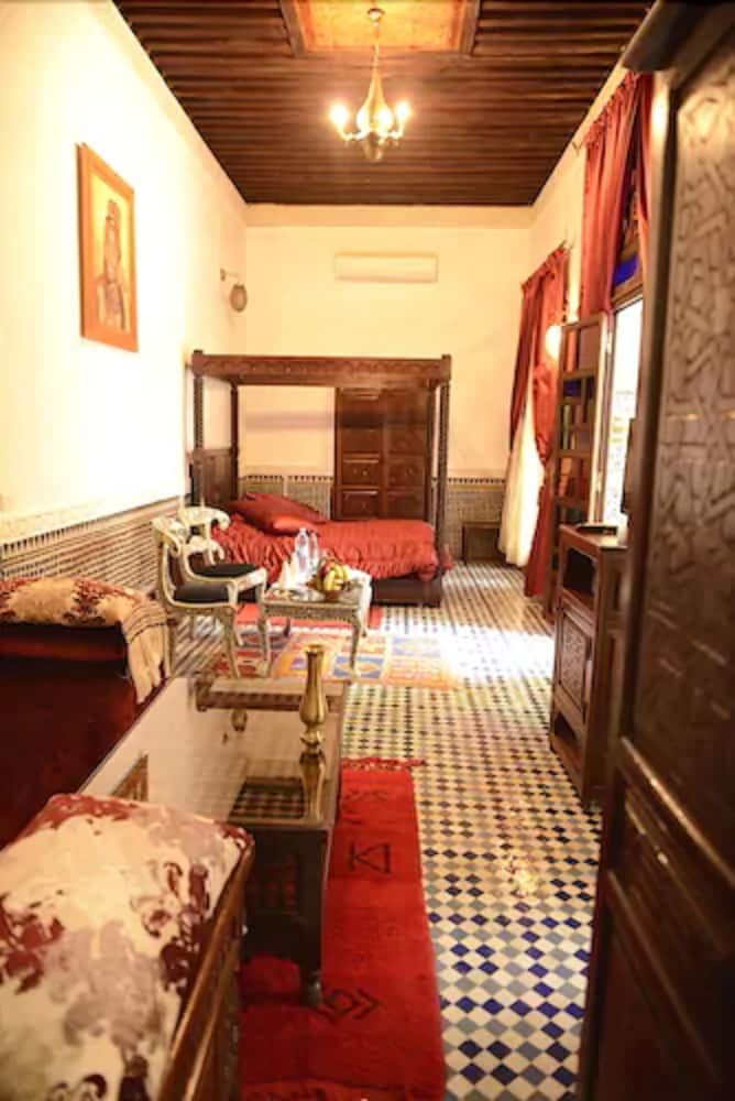Deluxe Room - Photo 13