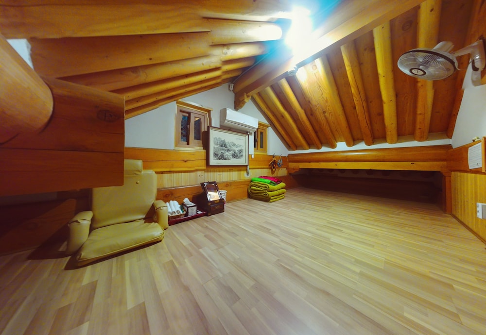 Family Room, Shared Bathroom (Free Korean Traditional Clothes Exp.) photo 1