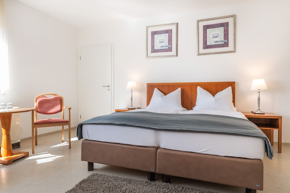 Basic Double Room, 1 Queen Bed, Accessible, Non Smoking