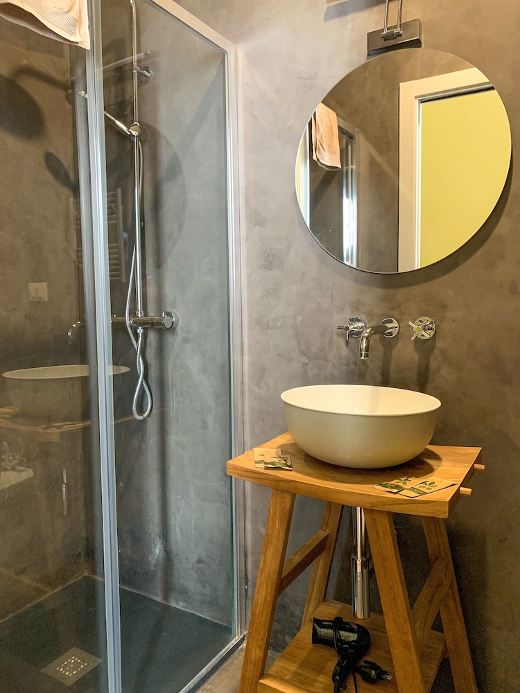 Classic Double Room, Ensuite, City View photo 2