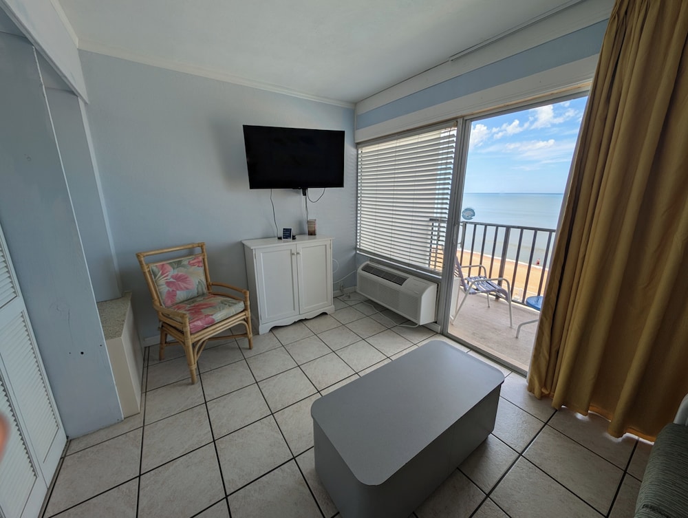 Standard Room, 1 Queen Bed with Sofa bed, Kitchenette, photo 6
