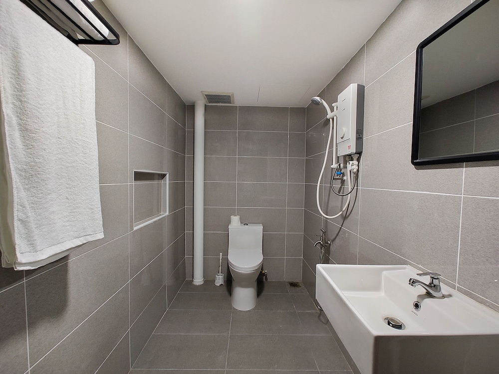 Executive Apartment - Photo 2
