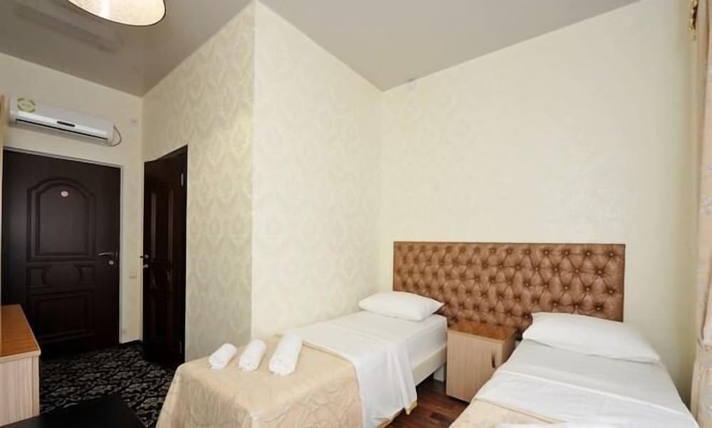 Economy Twin Room photo 2