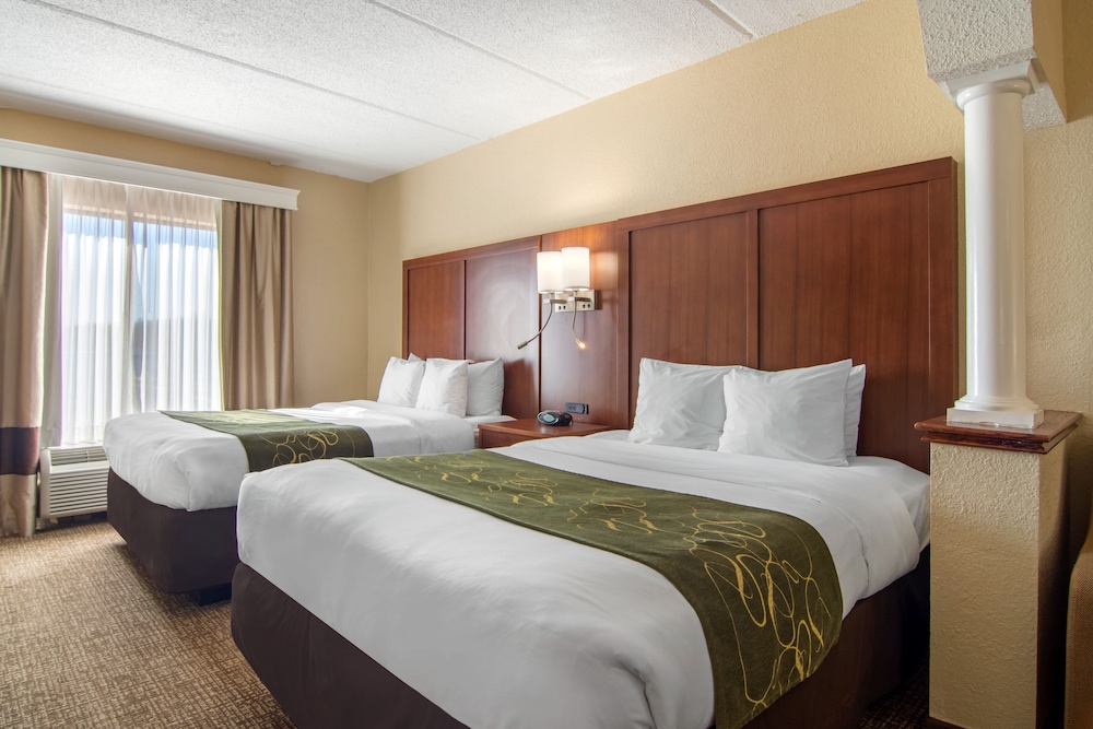 Suite, 2 Queen Beds with Sofabed, Non-Smoking - Photo 4