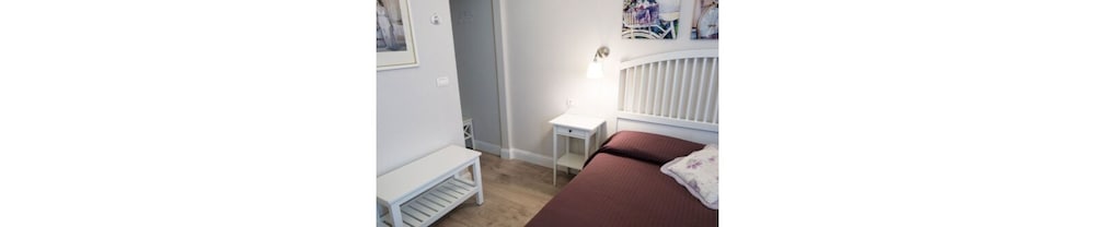 City Apartment, 2 Bedrooms photo 3