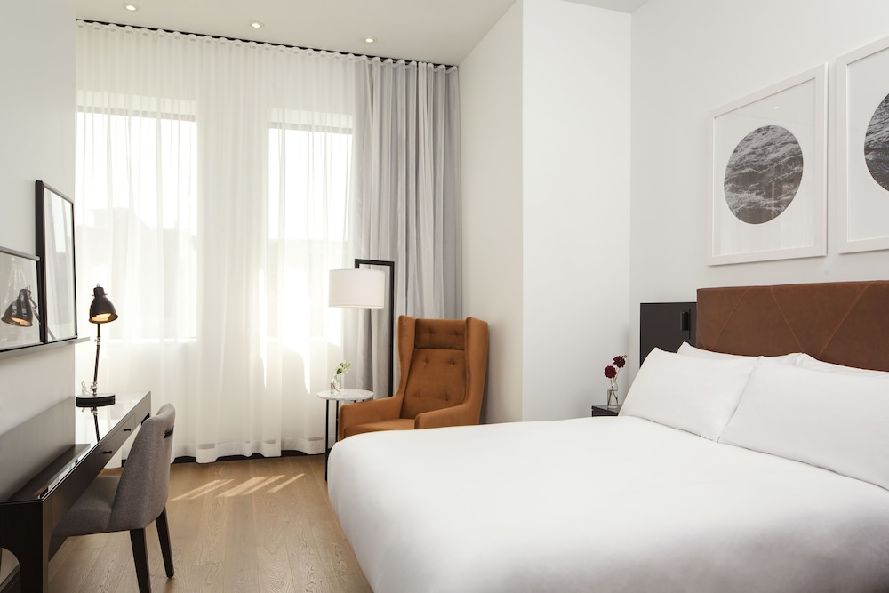 Deluxe Room, 1 Queen Bed