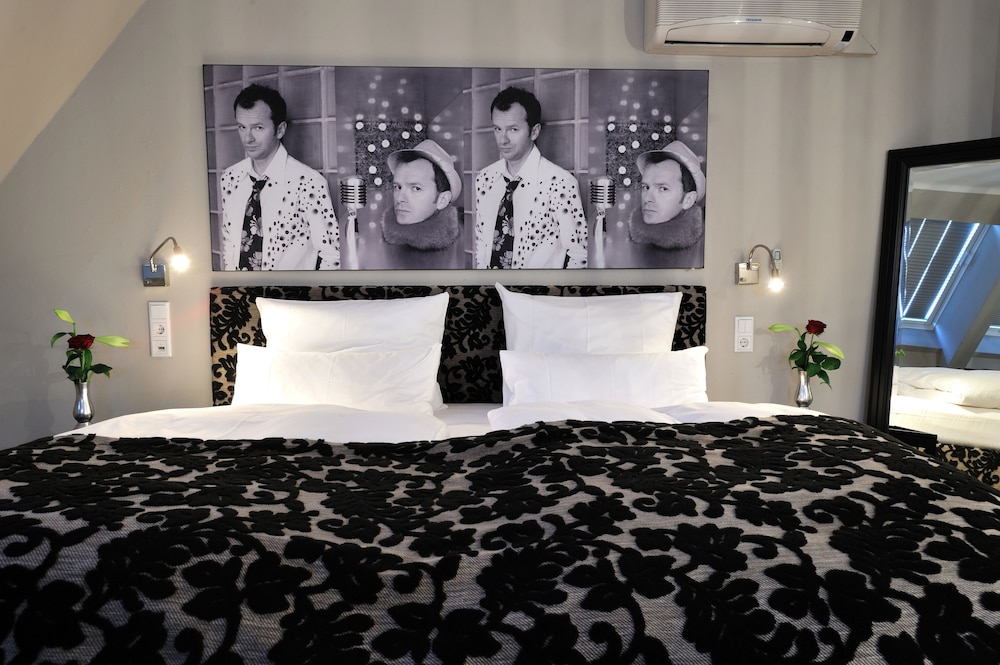 Executive Room - Photo 5