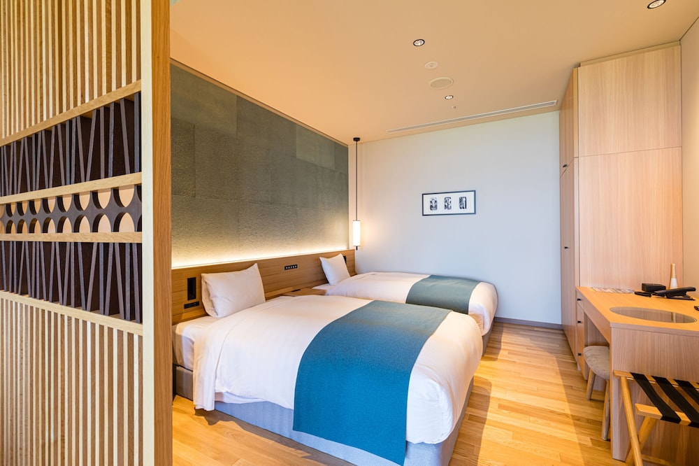 Japanese Western Style Room with Onsen Open-Air Bath (Lake View) East Wing, Non-Smoking - Photo 11