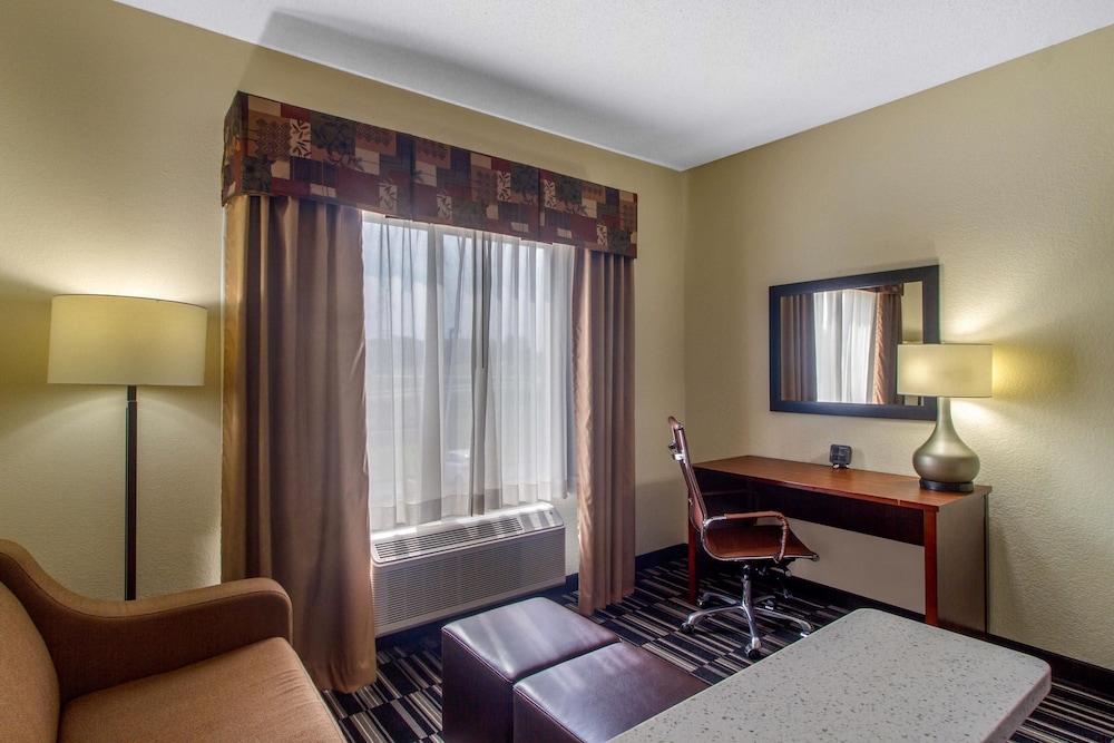 Suite, 2 Queen Beds, Non Smoking photo 3
