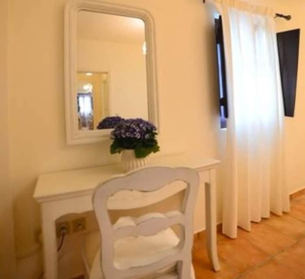 Deluxe Suite photo 2