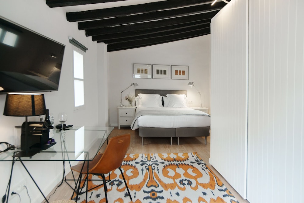 Suite, 1 Queen Bed with Sofa bed, Terrace (8)