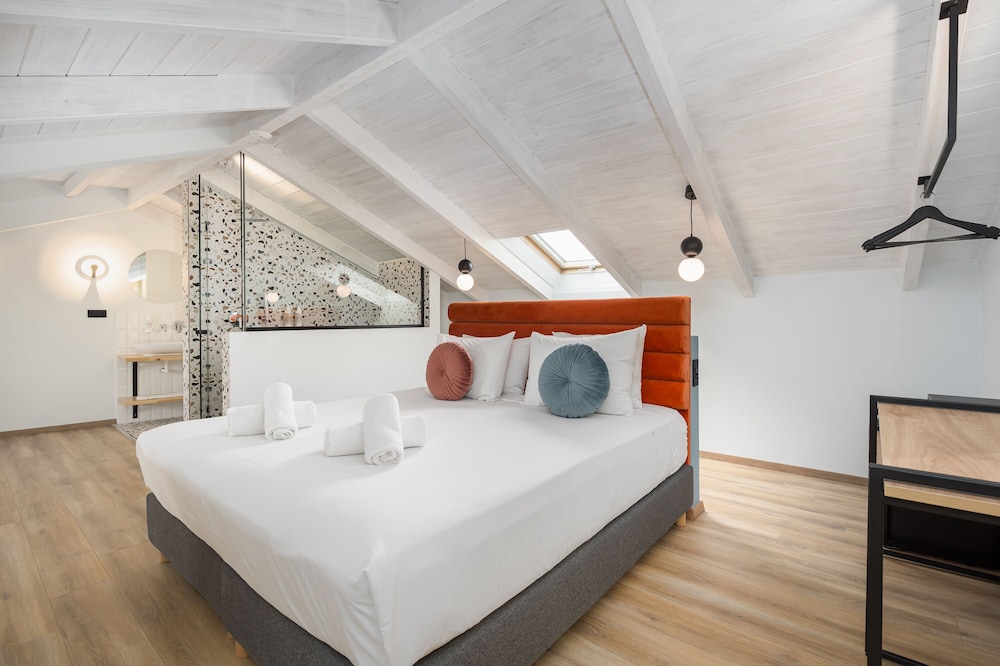Premium Attic Room - Photo 5