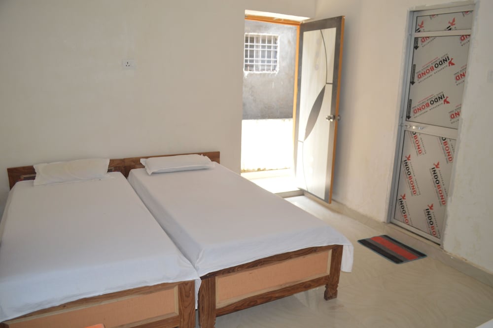 Basic Double or Twin Room, 2 Twin Beds, Non Smoking photo 2