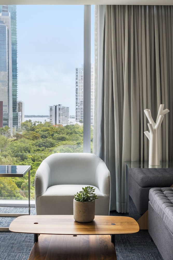 Executive Suite, 1 Bedroom (King, City and Bay view)
