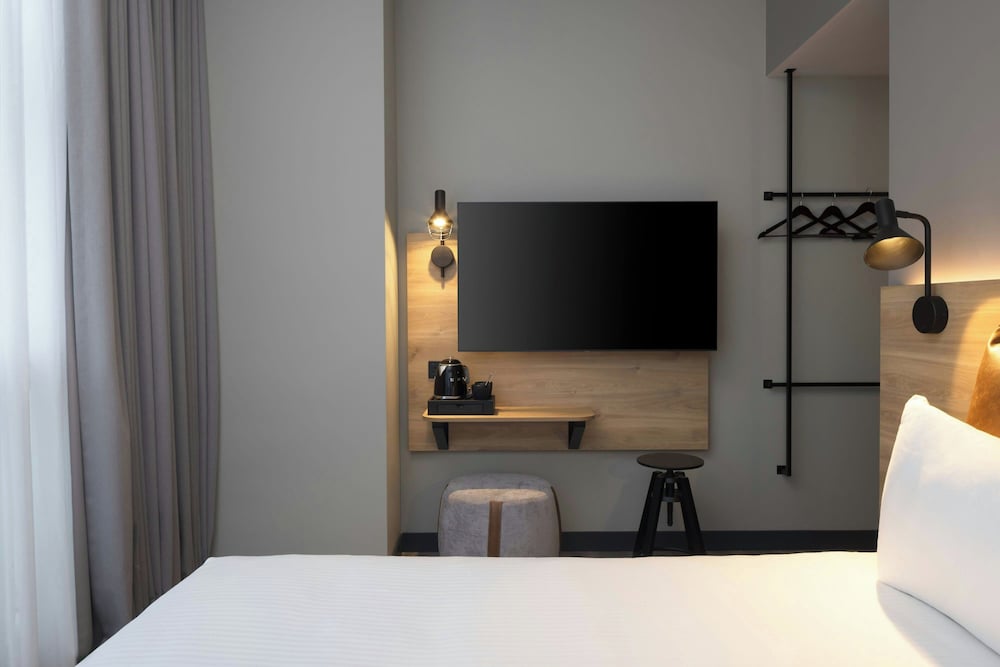 Moxy Showtime Sleeper
