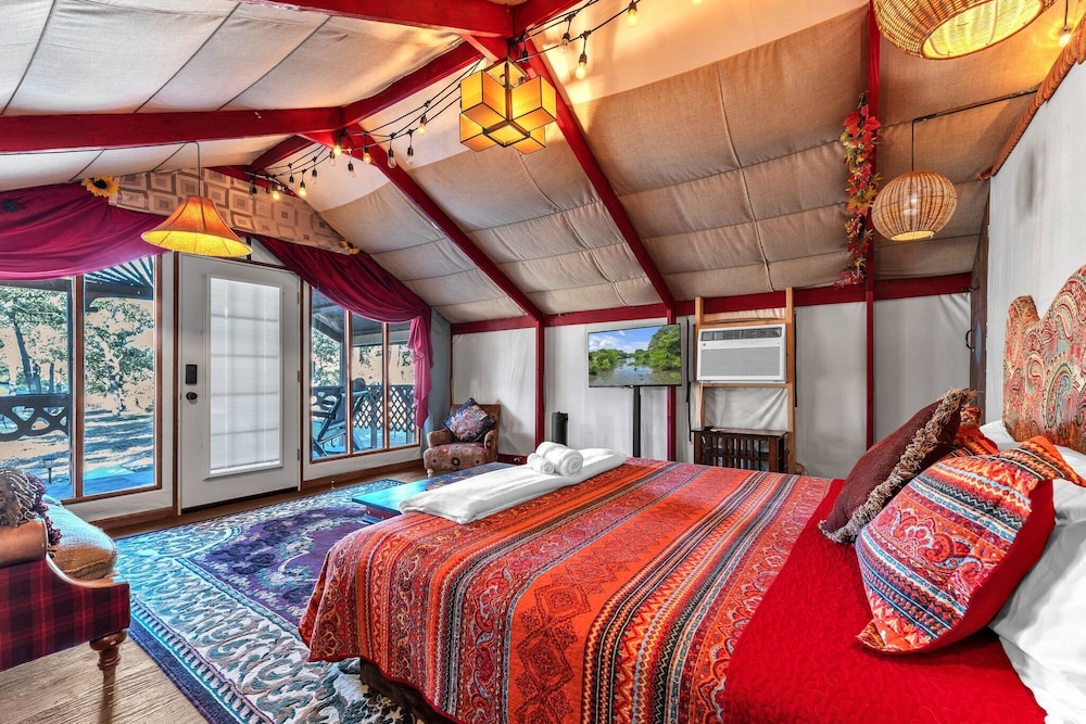 Cabin, 1 King Bed, Hot Tub (2646 Goehmann Ln- Bo)