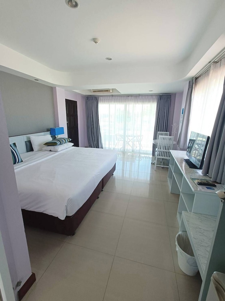 Grand Deluxe Sea View photo 3