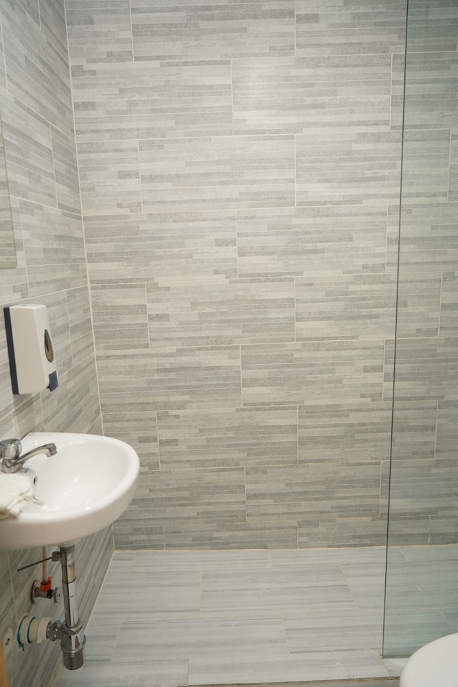 Room 8 photo 2