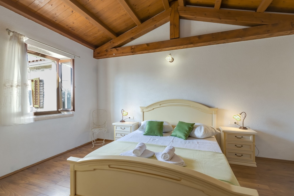 Family House, 2 Double Beds, 2 Bathrooms (Pool Villa Frapi - Maslina)