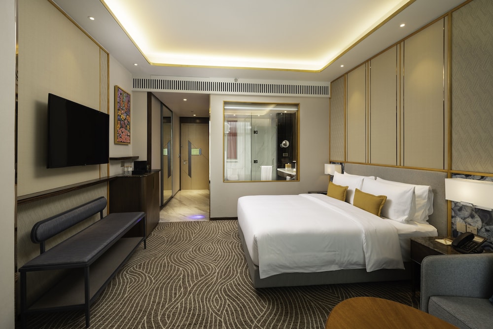 Deluxe King Room - Photo 2