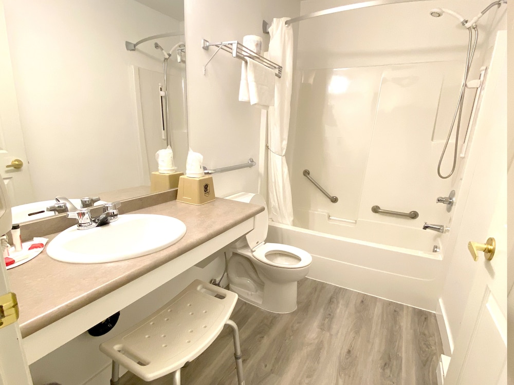 2 Queen Bed, 1-Bedroom, Deluxe Suite, Non-Smoking photo 3