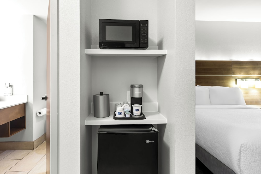 Suite, 2 Queen Beds, Accessible (Communications)