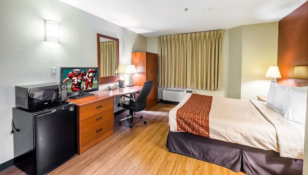 Standard Room, 1 Queen Bed - Photo 1