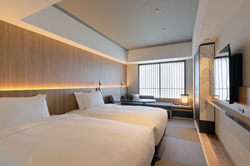 Superior Room, 2 Twin Beds, Bathtub - Photo 2