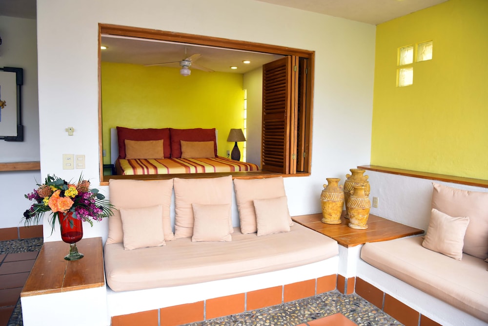 Suite - Photo 12